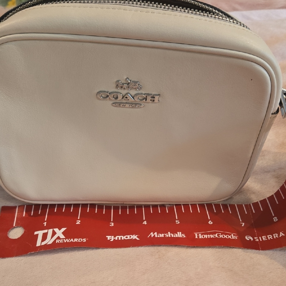 Coach Cream Bag with Sleek Design and Leather Finish